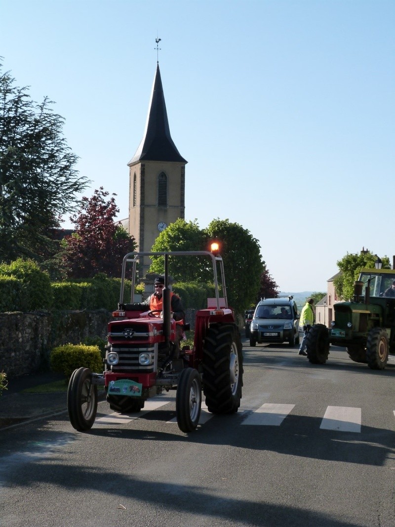 Randonnée des Vieux tracteurs départ Pezé -le -Robert(72140) P1060516