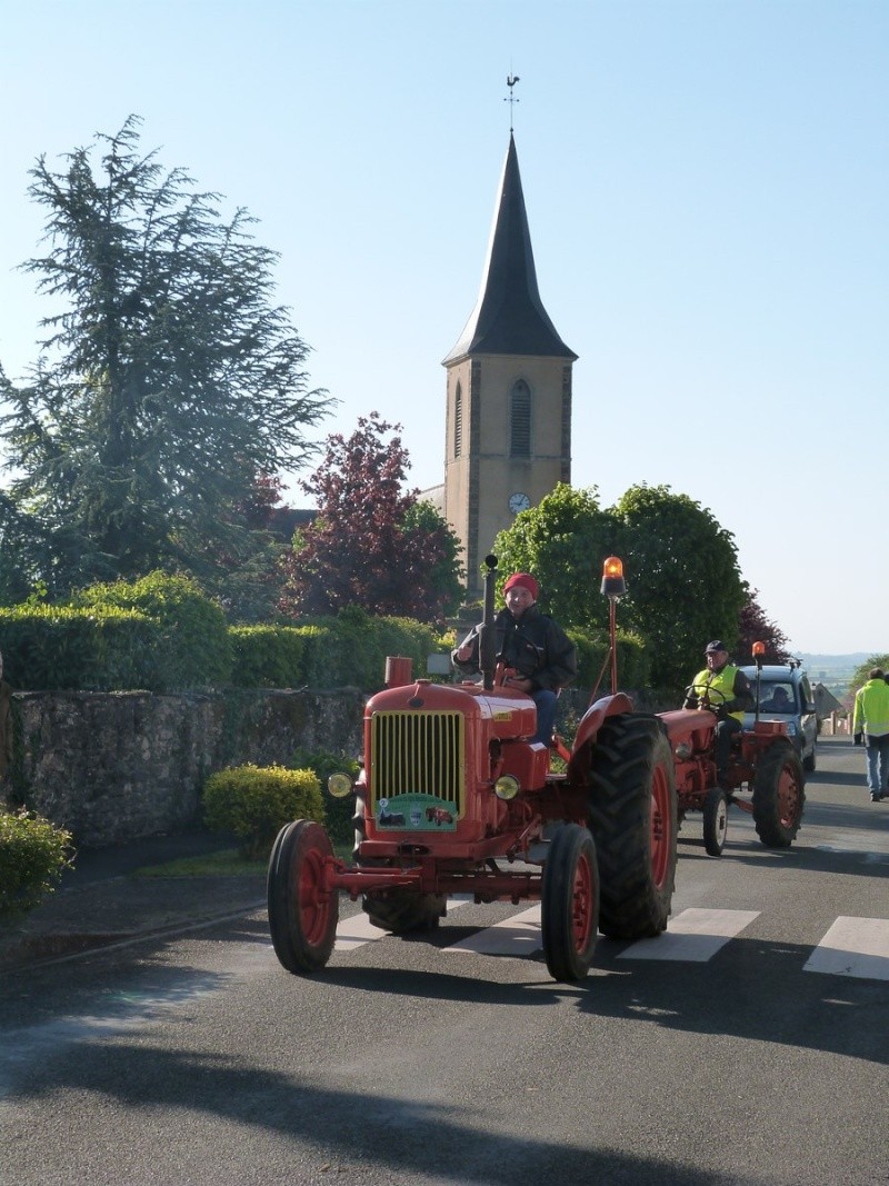 Randonnée des Vieux tracteurs départ Pezé -le -Robert(72140) P1060518