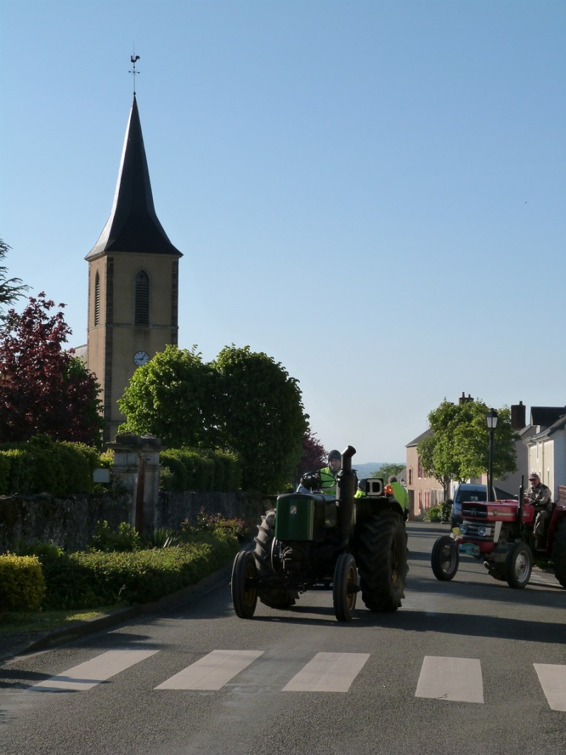 Randonnée des Vieux tracteurs départ Pezé -le -Robert(72140) P1060520