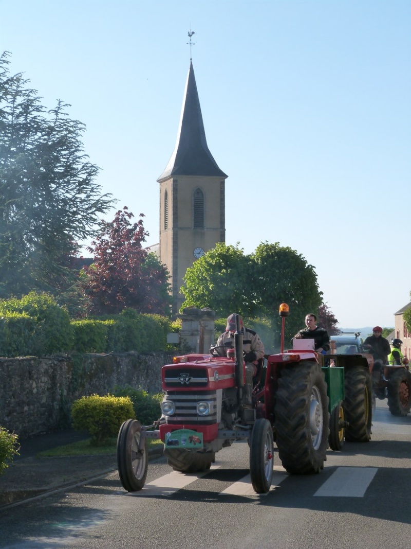 Randonnée des Vieux tracteurs départ Pezé -le -Robert(72140) P1060521