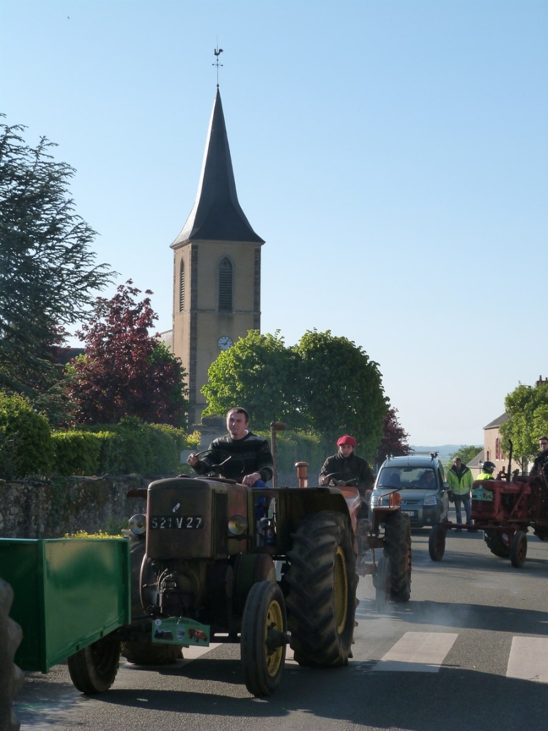 Randonnée des Vieux tracteurs départ Pezé -le -Robert(72140) P1060522