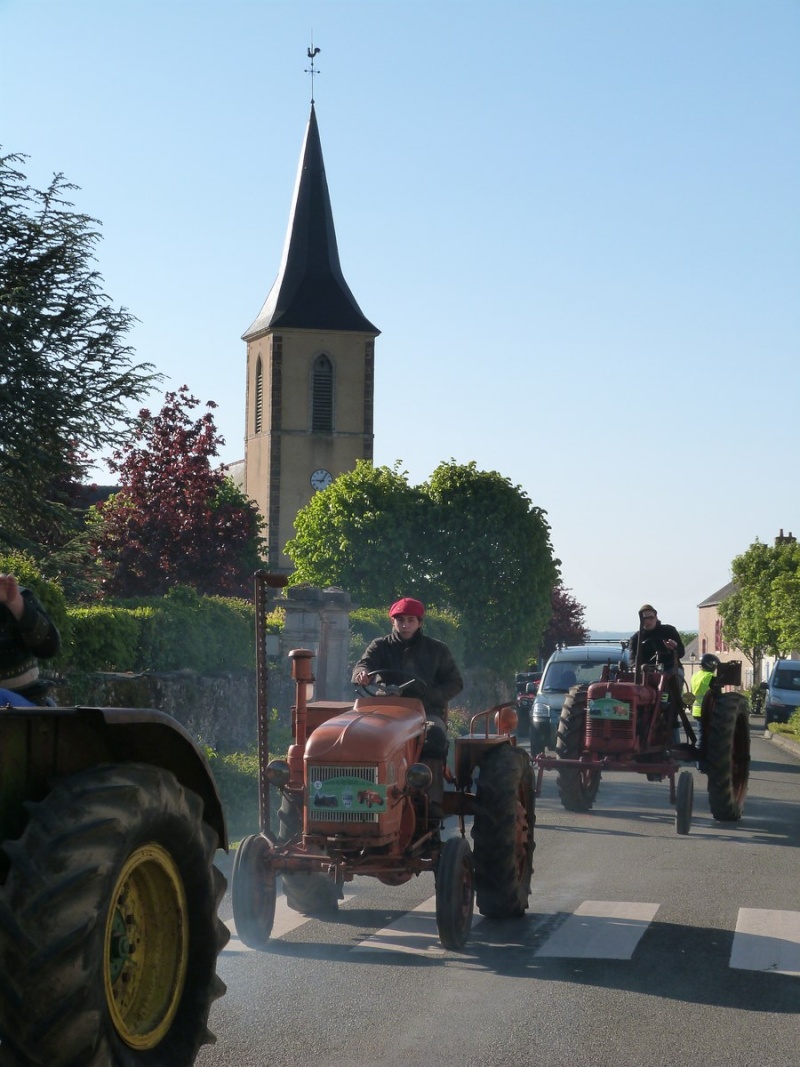 Randonnée des Vieux tracteurs départ Pezé -le -Robert(72140) P1060523