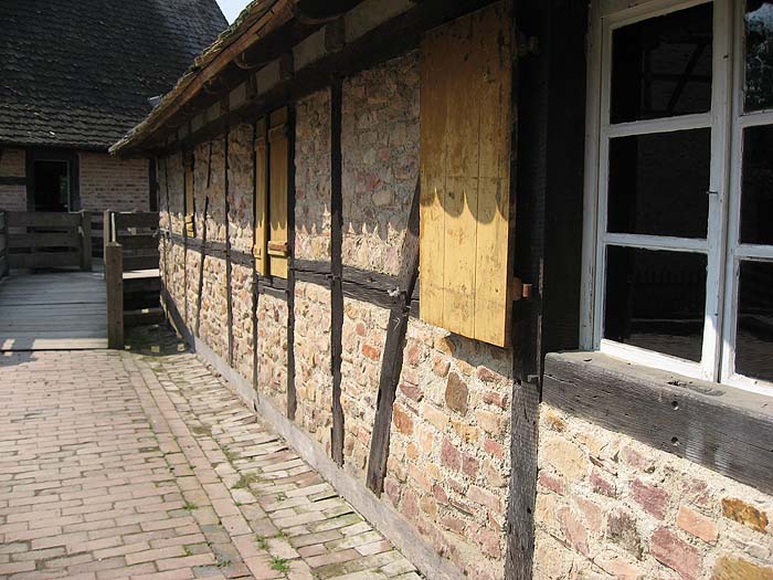 Maisons à colombage en Alsace - Page 2 Acomus11