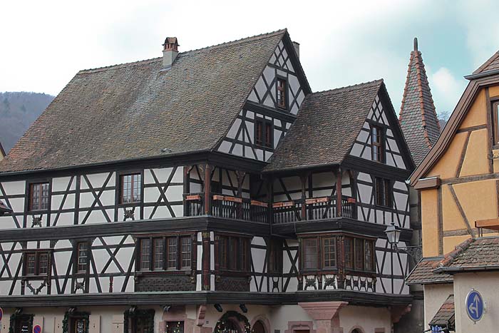 Maisons à colombage en Alsace - Page 2 Kayser19