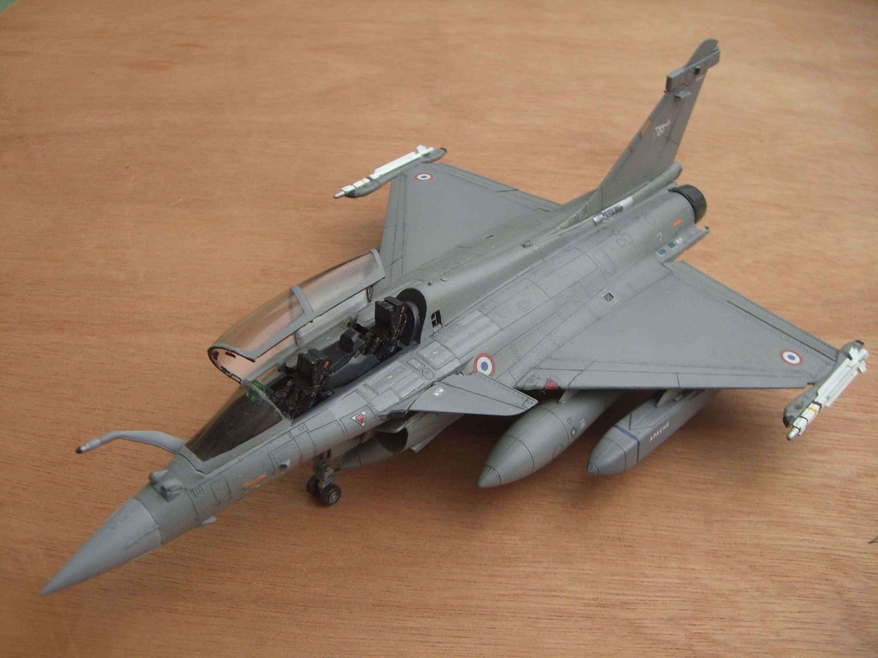 [HobbyBoss] Rafale B n°313 EC 1/7 "Provence" de la SPA 15 Cimg0422