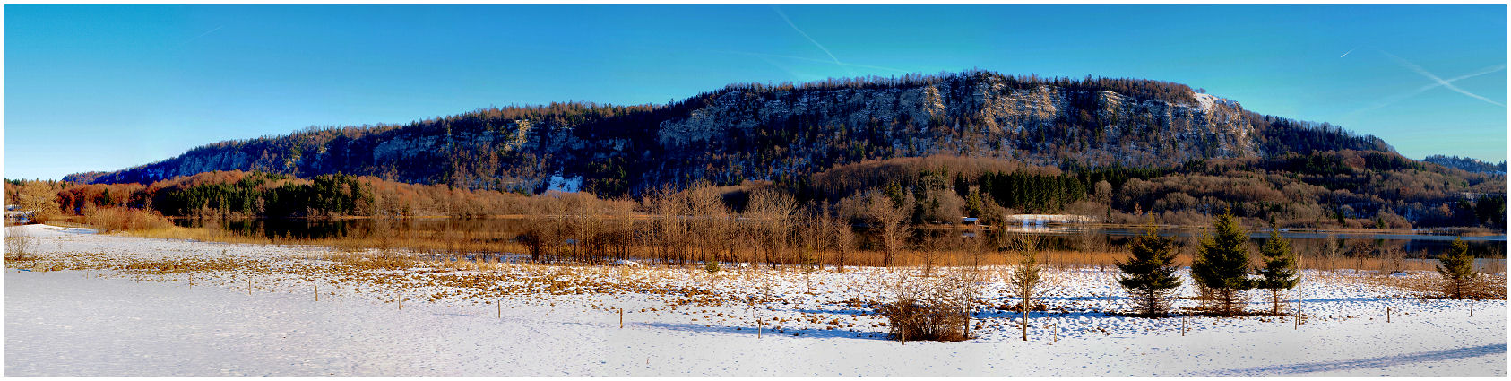 Les bords du lac d'Ilay Pano_i10