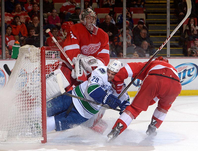 RED WINGS BLANK VANCOUVER 2-0 ON A COMBINED GOALIE SHUTOUT Detroi12