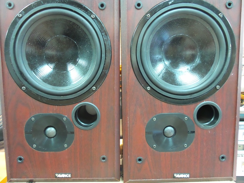 Avance speakers store