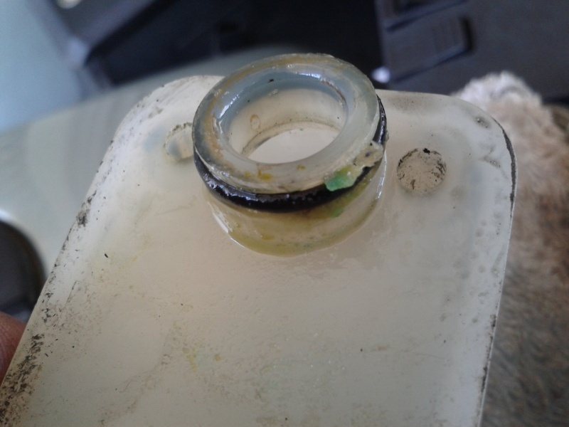 brake resevoir leak fix 2013-138