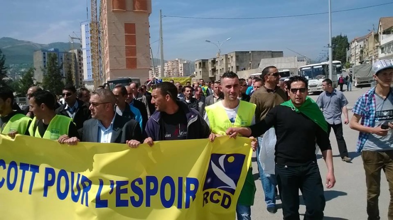 Bejaïa :  Imposante marche pour le boycott et Tamazight le 15 Avril 2014 - Page 6 1146