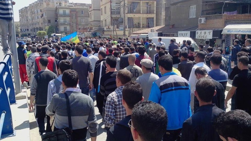 Bejaïa :  Imposante marche pour le boycott et Tamazight le 15 Avril 2014 - Page 7 1155