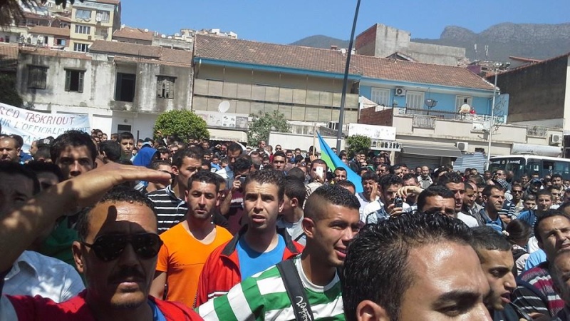 Bejaïa :  Imposante marche pour le boycott et Tamazight le 15 Avril 2014 - Page 2 146