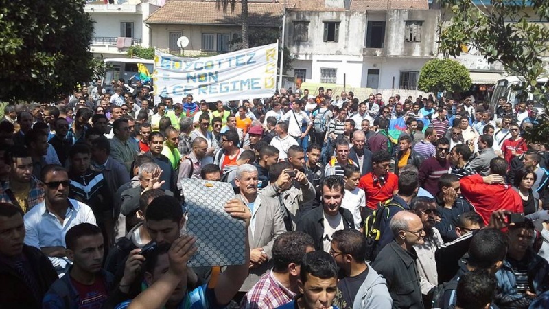 Bejaïa :  Imposante marche pour le boycott et Tamazight le 15 Avril 2014 - Page 2 148