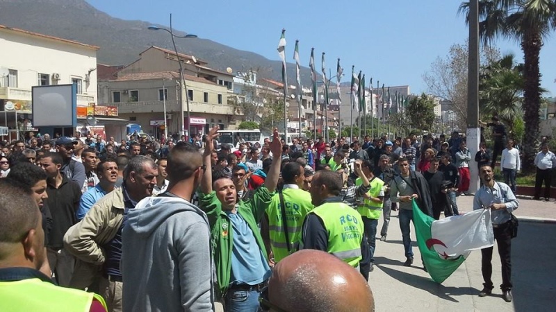 Bejaïa :  Imposante marche pour le boycott et Tamazight le 15 Avril 2014 - Page 2 149