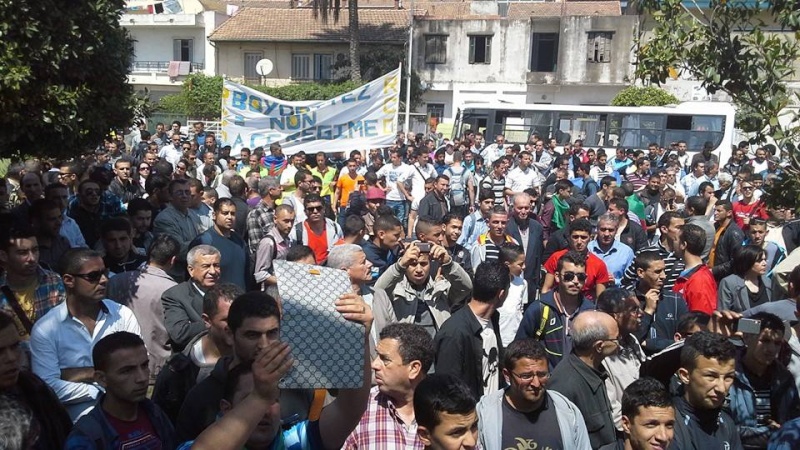 Bejaïa :  Imposante marche pour le boycott et Tamazight le 15 Avril 2014 - Page 2 153