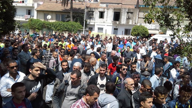 Bejaïa :  Imposante marche pour le boycott et Tamazight le 15 Avril 2014 - Page 2 156