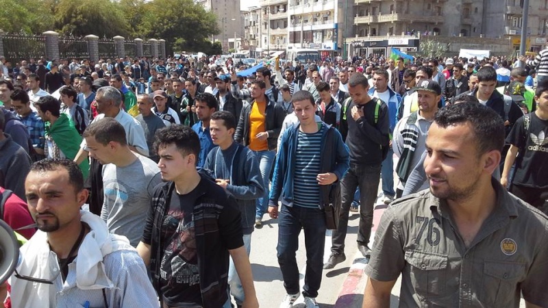 Bejaïa :  Imposante marche pour le boycott et Tamazight le 15 Avril 2014 - Page 2 161