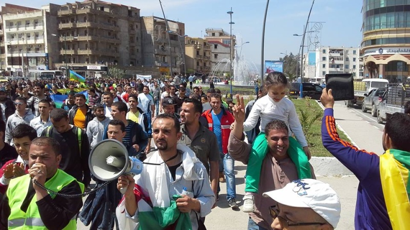Bejaïa :  Imposante marche pour le boycott et Tamazight le 15 Avril 2014 - Page 2 162
