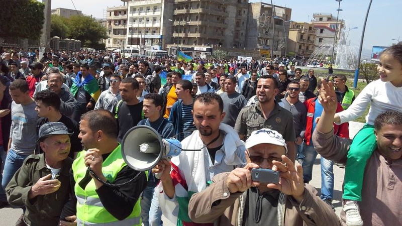 Bejaïa :  Imposante marche pour le boycott et Tamazight le 15 Avril 2014 - Page 2 163