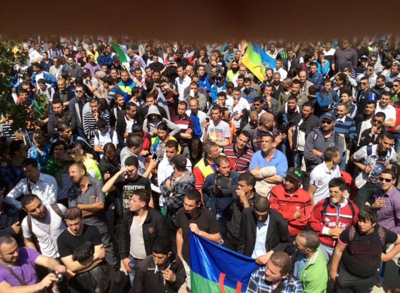 Bejaïa :  Imposante marche pour le boycott et Tamazight le 15 Avril 2014 - Page 2 167