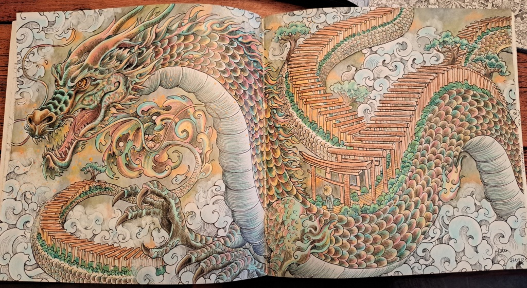 Dragon avec des pagodes sur le dos (double page) 20230312