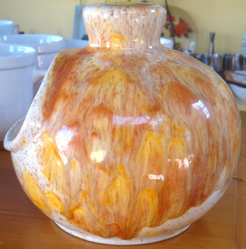 KAPOW !! A Clay Craft salt pig in running pumpkin glaze?? Dsc00413