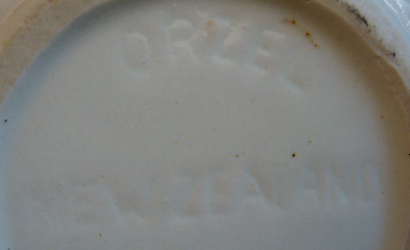 Orzel tab bowl with lid Dsc09321