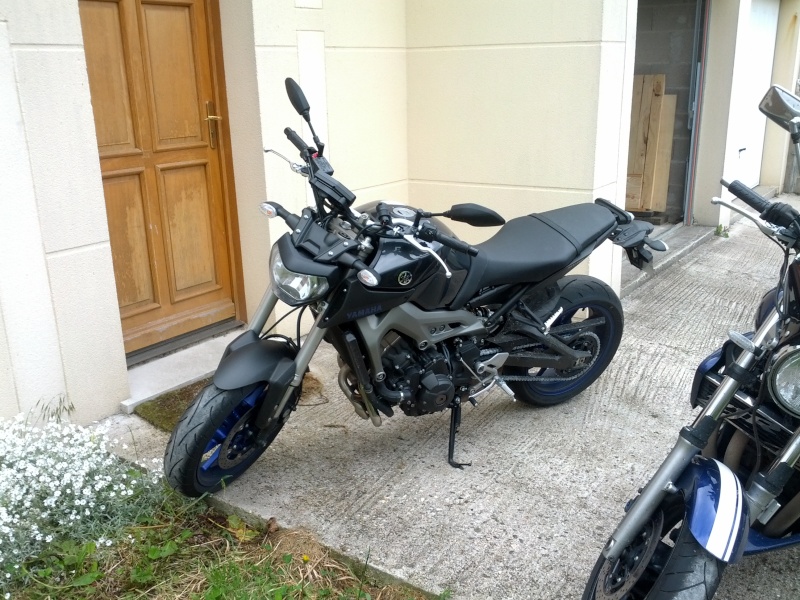 couleur - Photos de toutes les Yamaha MT-09 du forum ! :) - Page 25 Y_jmdb10