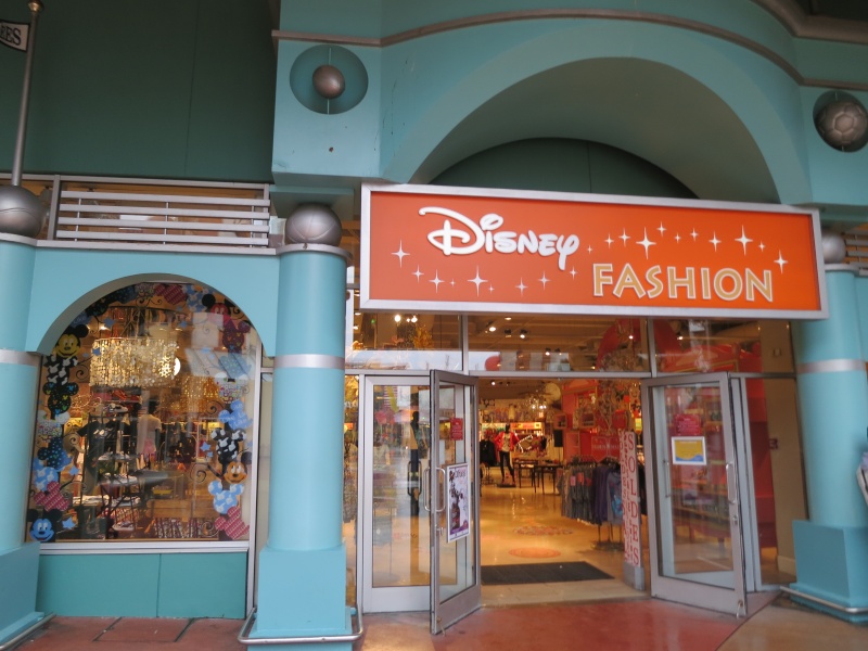 Descriptif des boutiques du Disney village (en construction) Img_5310