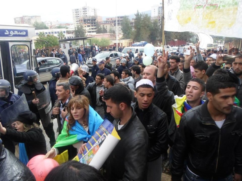 La marche du MAK empêchée à Tizi Ouzou 12 janvier 2014 - Page 3 15463820