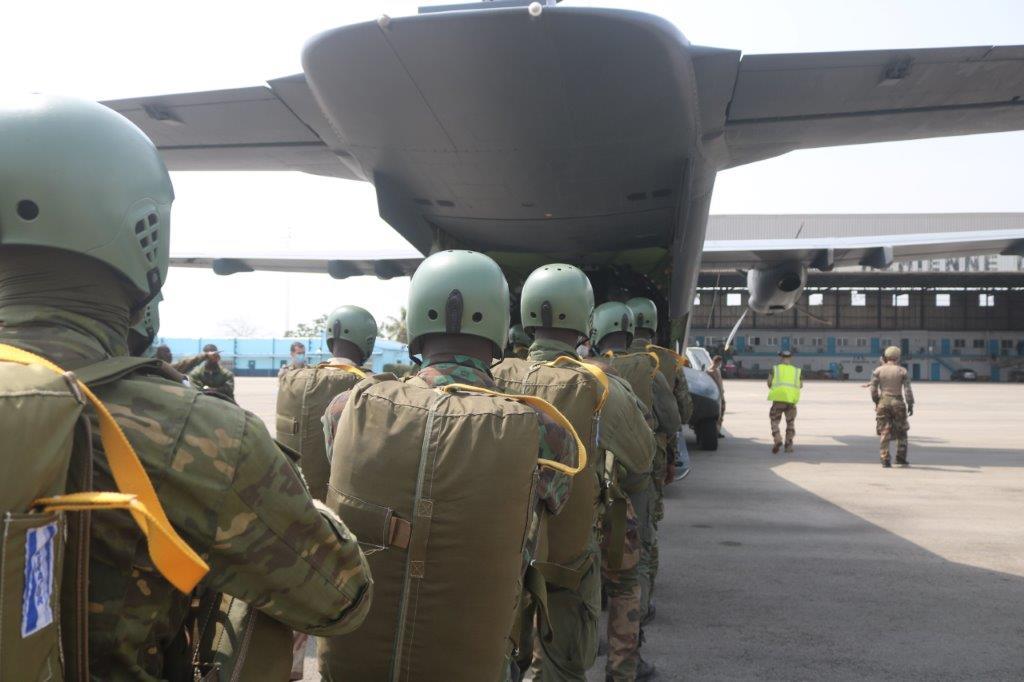 Les Forces de défense et de sécurité de Côte d'Ivoire - Page 6 1298