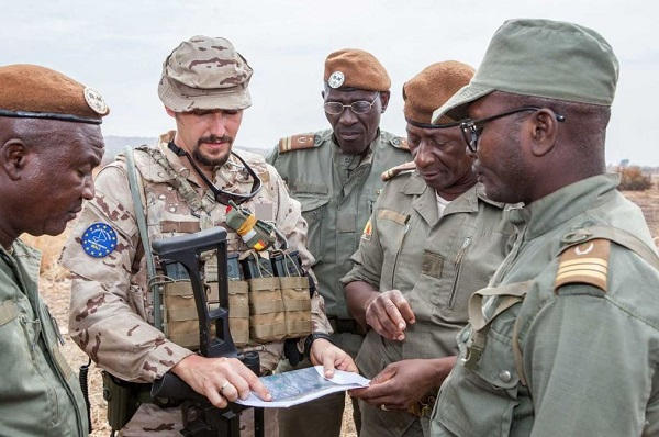Armée Malienne / Armed and Security Forces of Mali - Page 16 15a24
