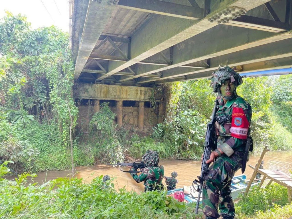 Armée Indonésienne / Indonesian National Armed Forces / Tentara Nasional Indonesia - Page 32 43175310