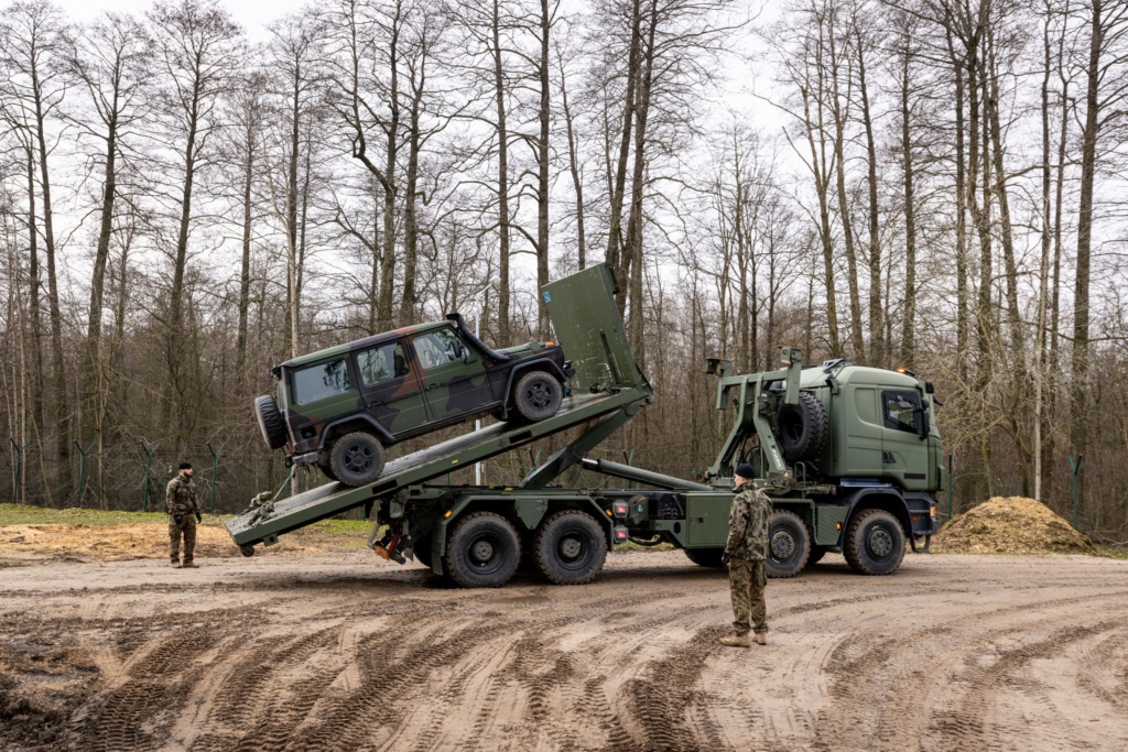 Armée Luxembourgeoise. - Page 7 43754610