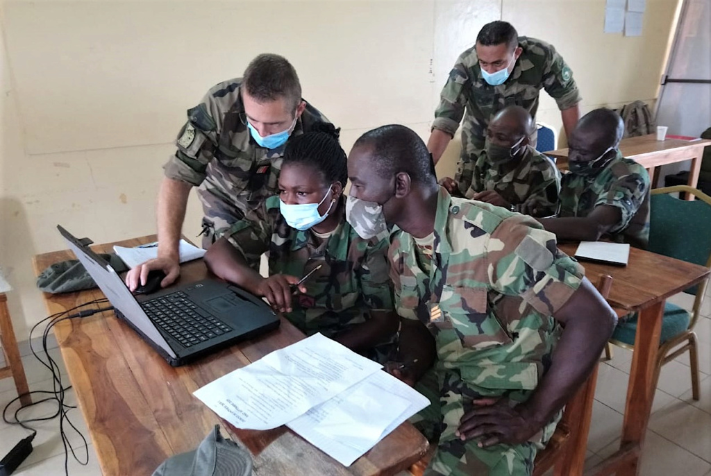 Forces Armées Togolaises / Togolese Armed Forces - Page 2 457