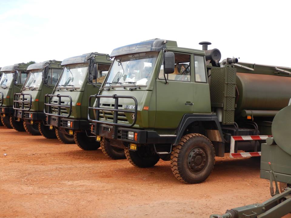 Armées de la République centrafricaine  - Page 7 48c10