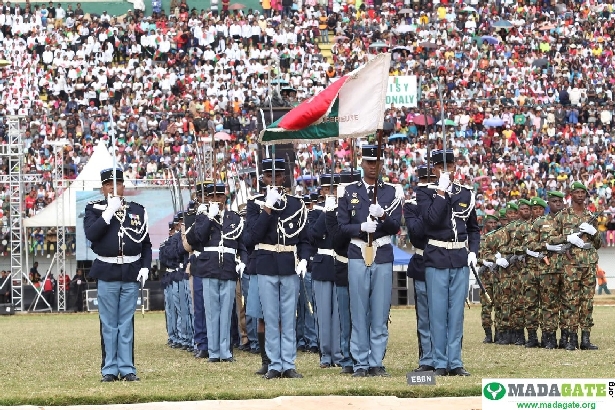 L'armée de Madagascar. - Page 3 _12b522