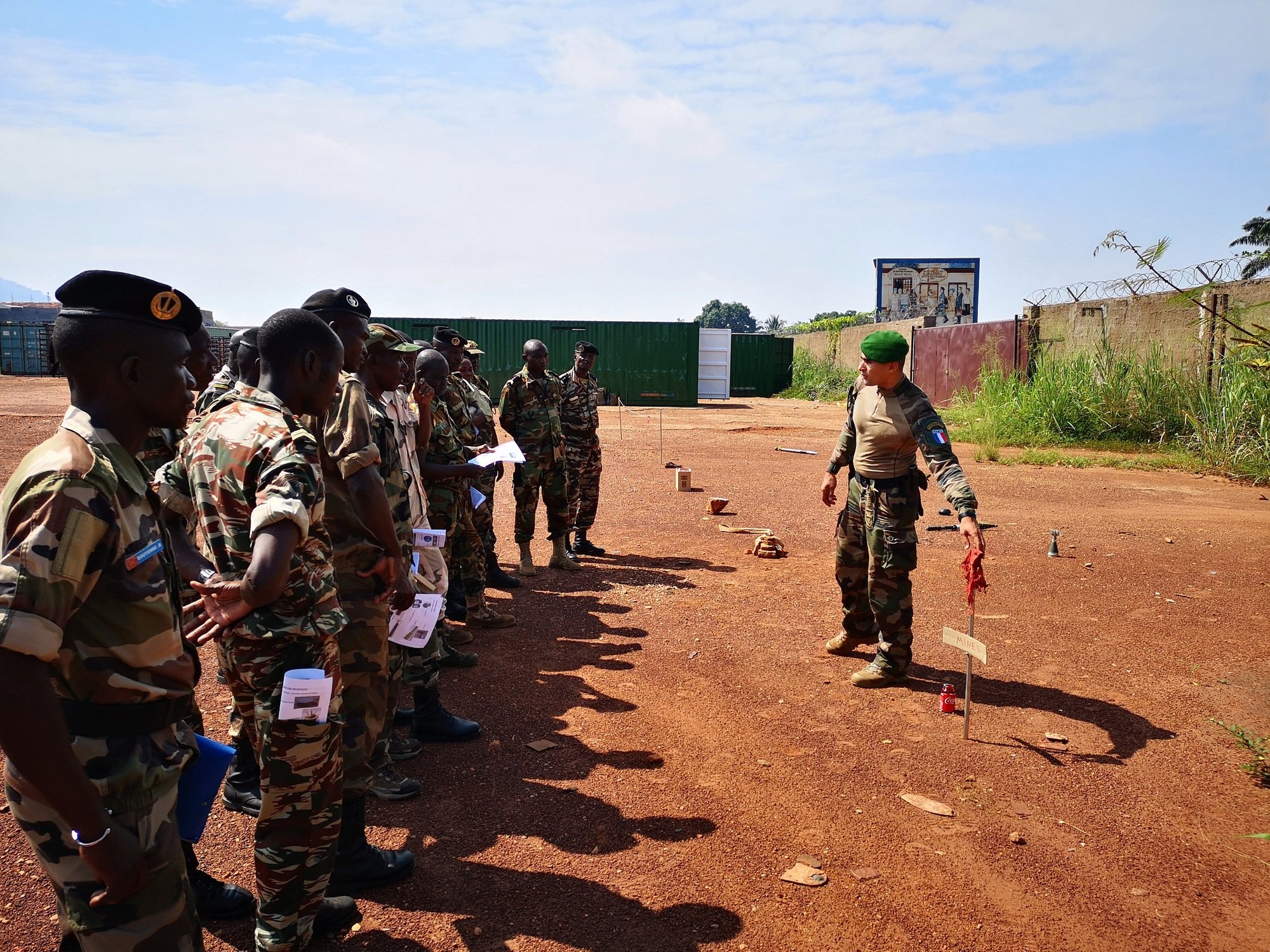 Armées de la République centrafricaine  - Page 10 _12e327