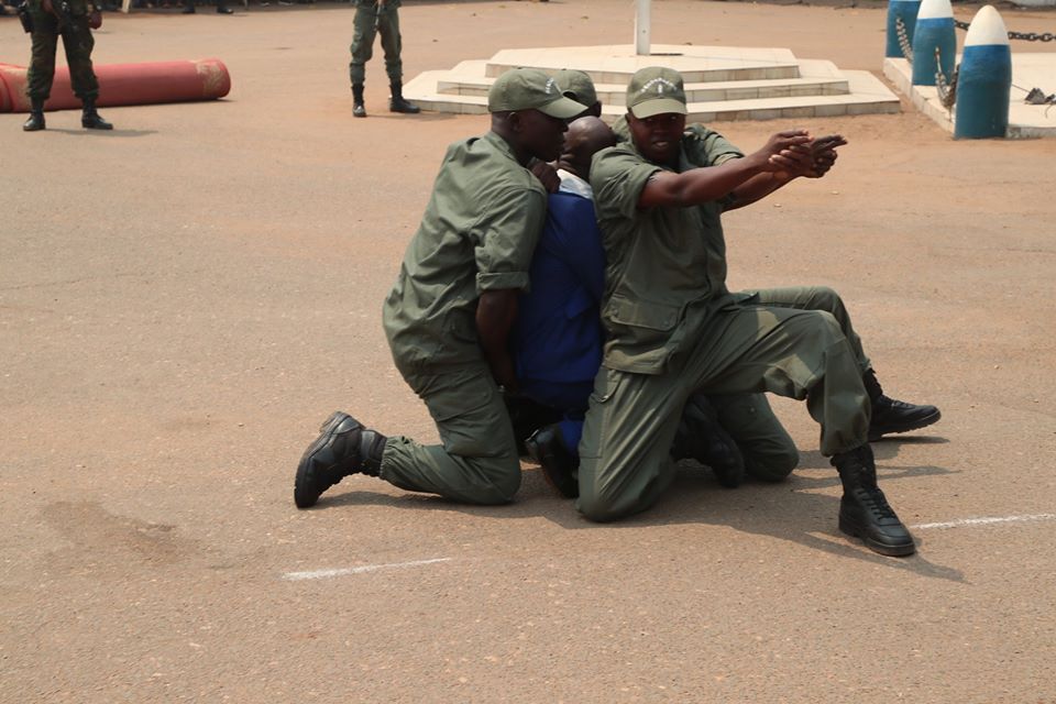 Armées de la République centrafricaine  - Page 10 _12f3254