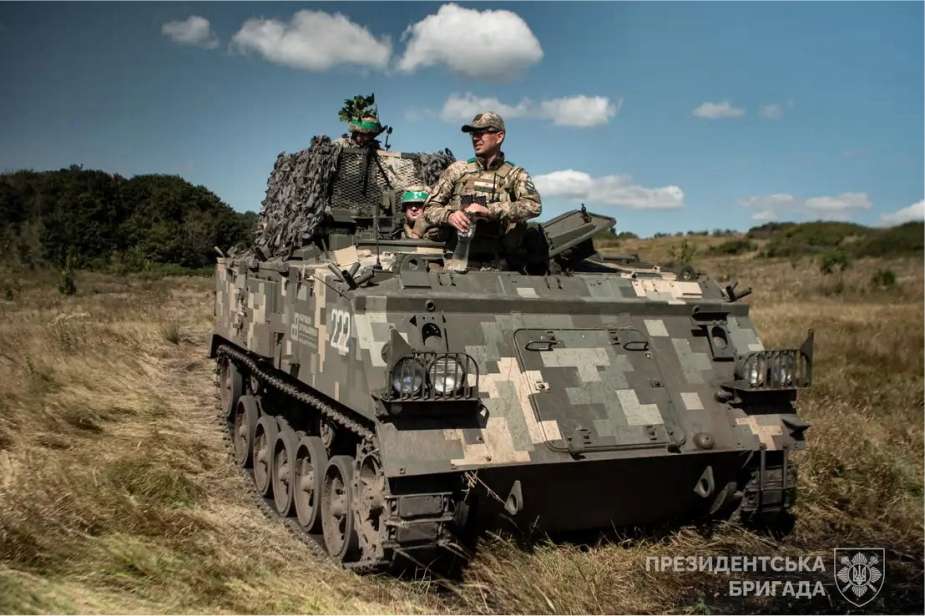 Ukrainian Armed Forces / Zbroyni Syly Ukrayiny - Page 31 Fv432_10