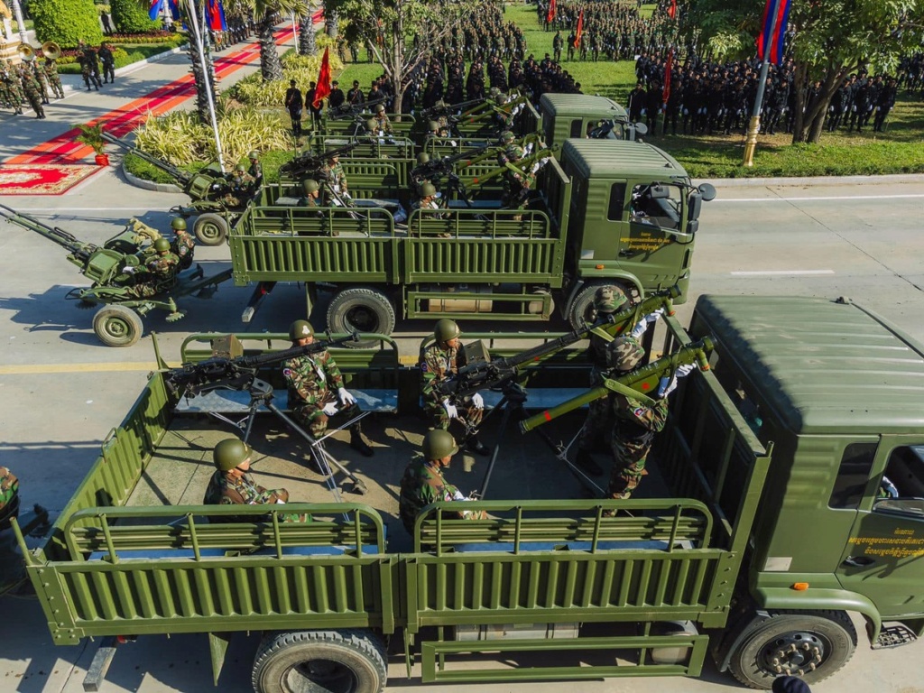 Royal Cambodian Armed Forces - Page 2 Geyr0h13