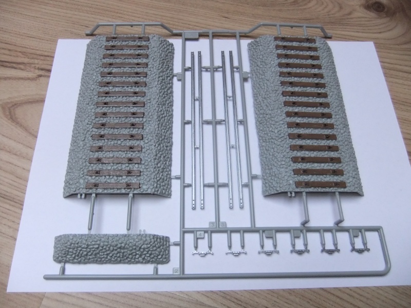 Eisenbahnverladung "Karl-Gerät" in 1/72 von HobbyBoss Dscf0689