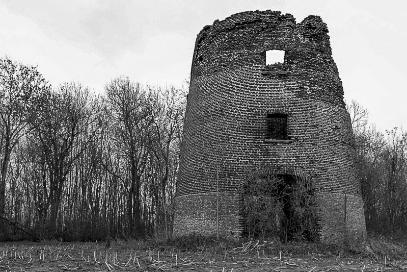 Moulin en ruine (nouvelle photo) Img_6411