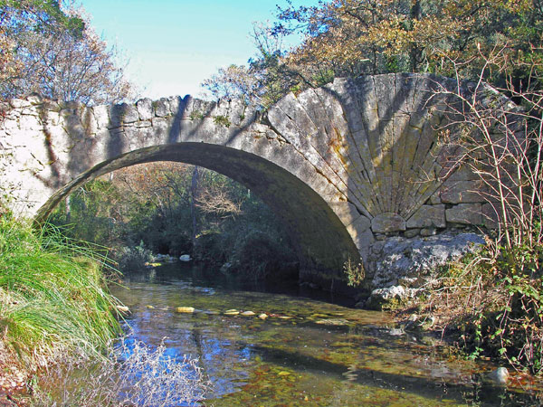 A propos d'un" petit pont de pierre..." 2014-110