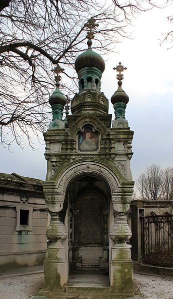 Chapelle funéraire originale pour Paris. 346px-10