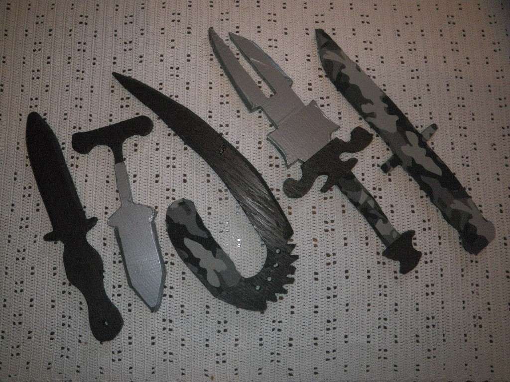 diverses répliques d' armes blanches d' airsoft Imgp5433