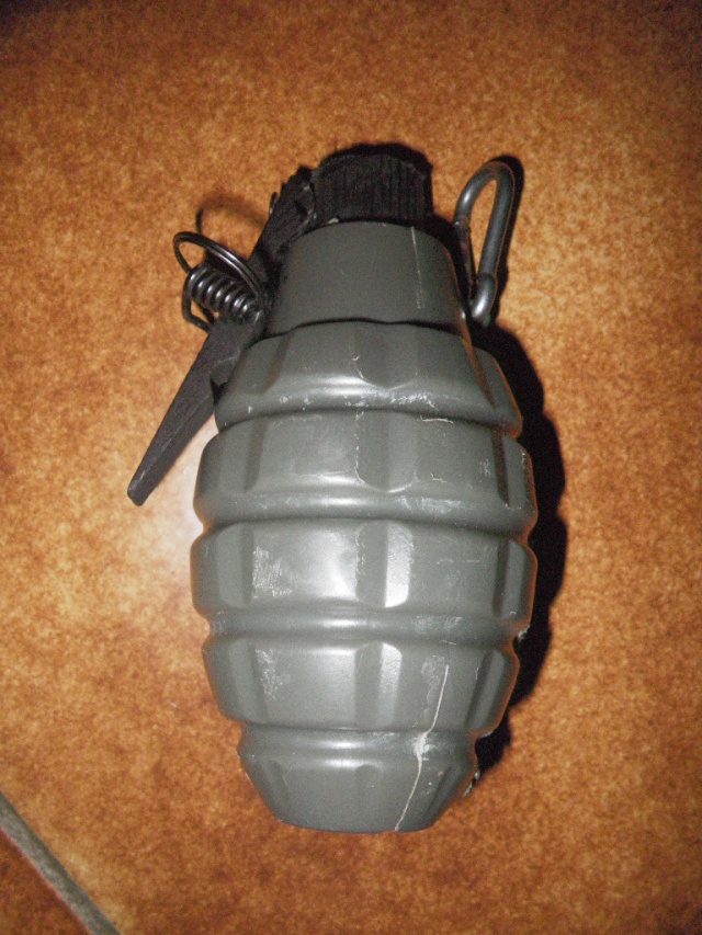 Recycler une grenade gaz éclatée en grenade factice Imgp5716