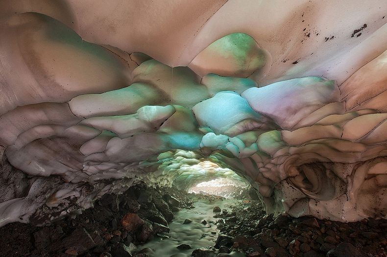 Le tunnel de neige naturel du volcan Mutnovsky en Kamchatka Kamcha14
