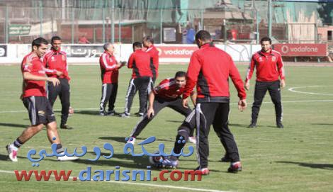 نادي الأهلي يعاقب "عماد متعب" بعد غيابه عن التدريب Almstb10