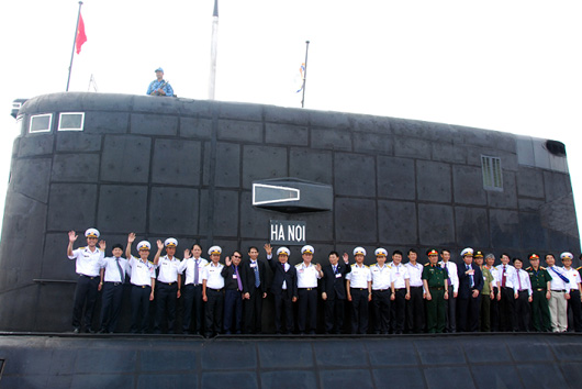 Tàu ngầm Kilo HQ-182 Hà Nội 211